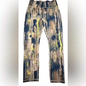 Fabletics Trinity High Waisted Pocket Capri Leggings - Size M